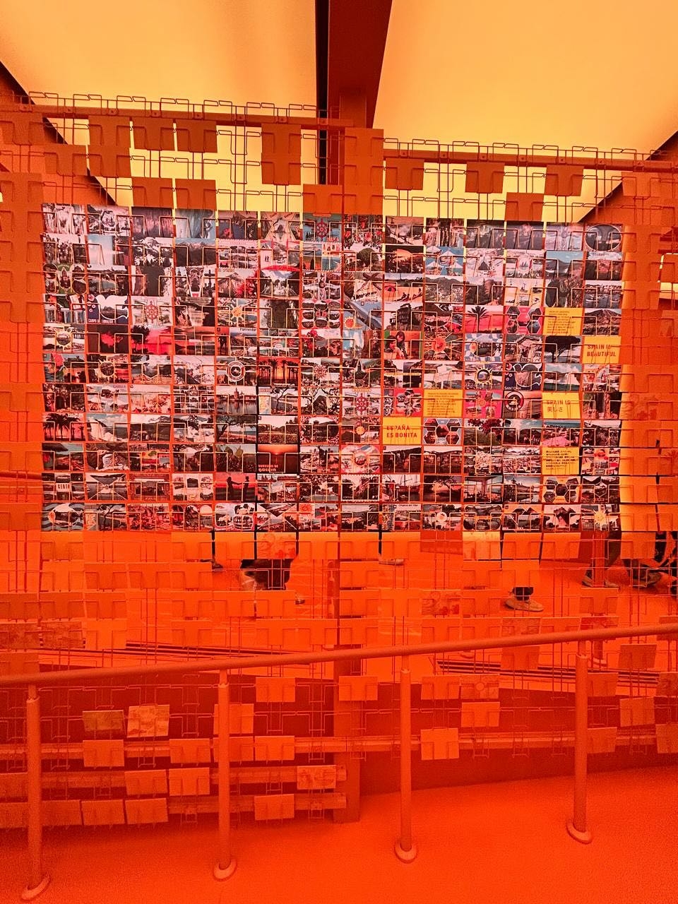 360度環場投影映照出西班牙各地絢爛多元的風光與文化景象