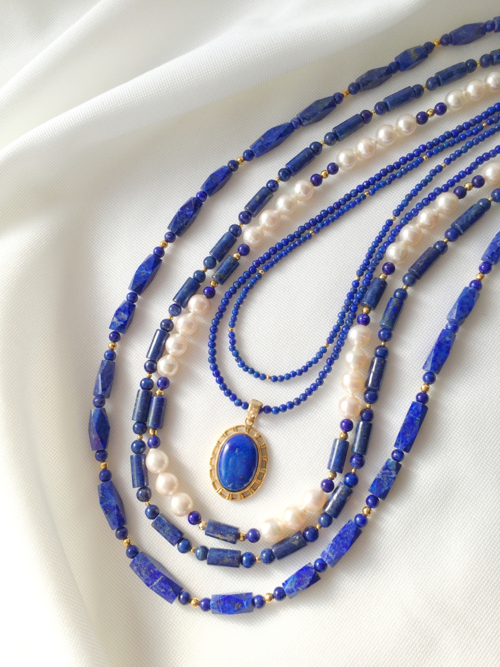 市面上的青金石品質有高有低，那麼該如何判斷一塊青金石屬於甚麼等級呢？