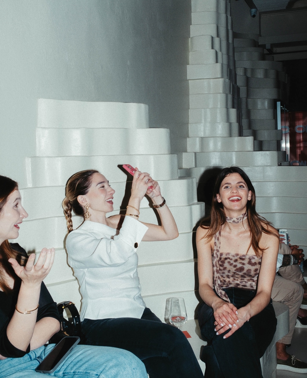 人們可以放慢步調、期待相遇，也可以於時尚與藝術間自在遊走