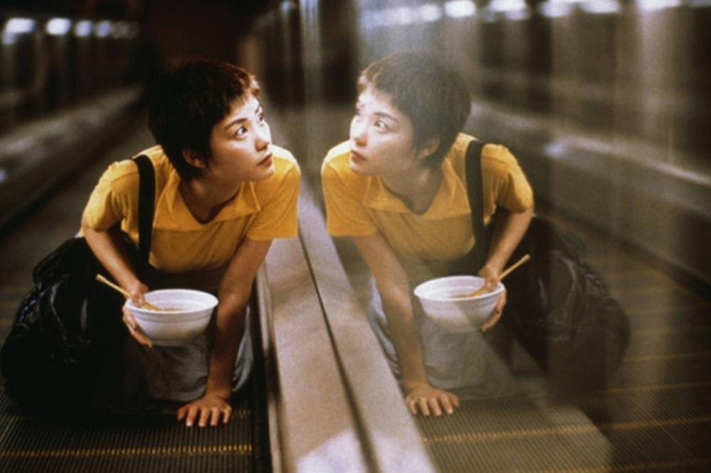 她在王家衛執導的電影《重慶森林》中，展現了深厚的演技