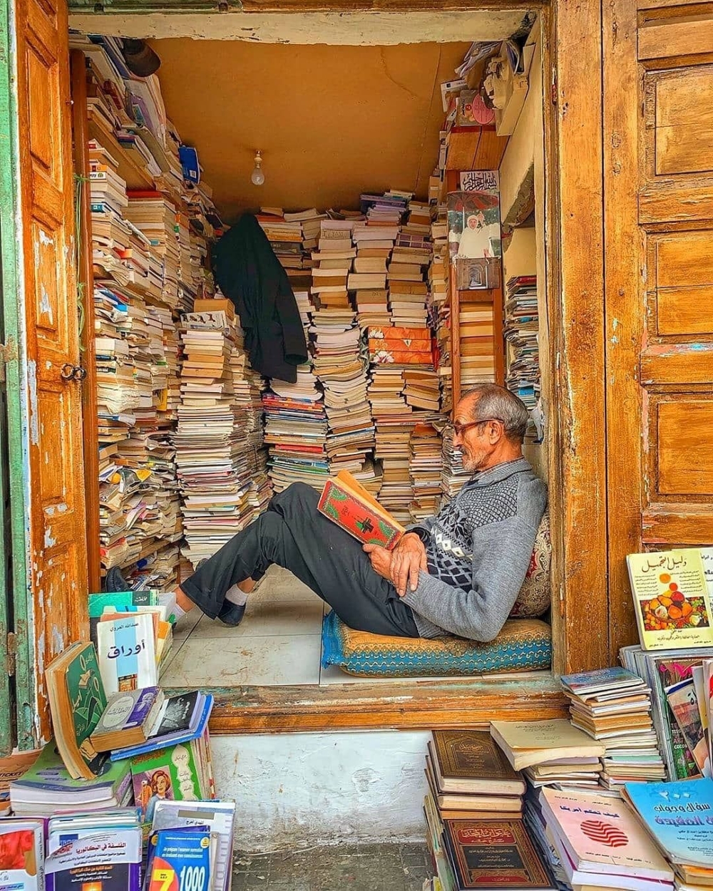 Aziz 才真正意識到,學問與教育並非每個人都能輕易獲得的財富