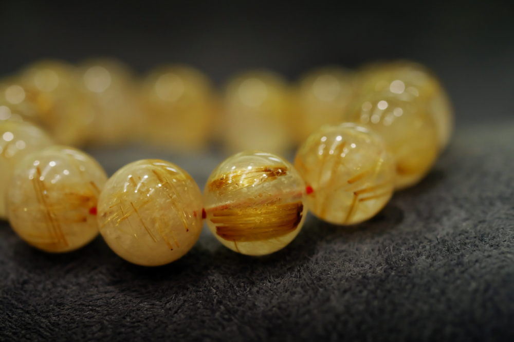 金鈦晶的內涵物彷彿被金線包裹，非常漂亮！