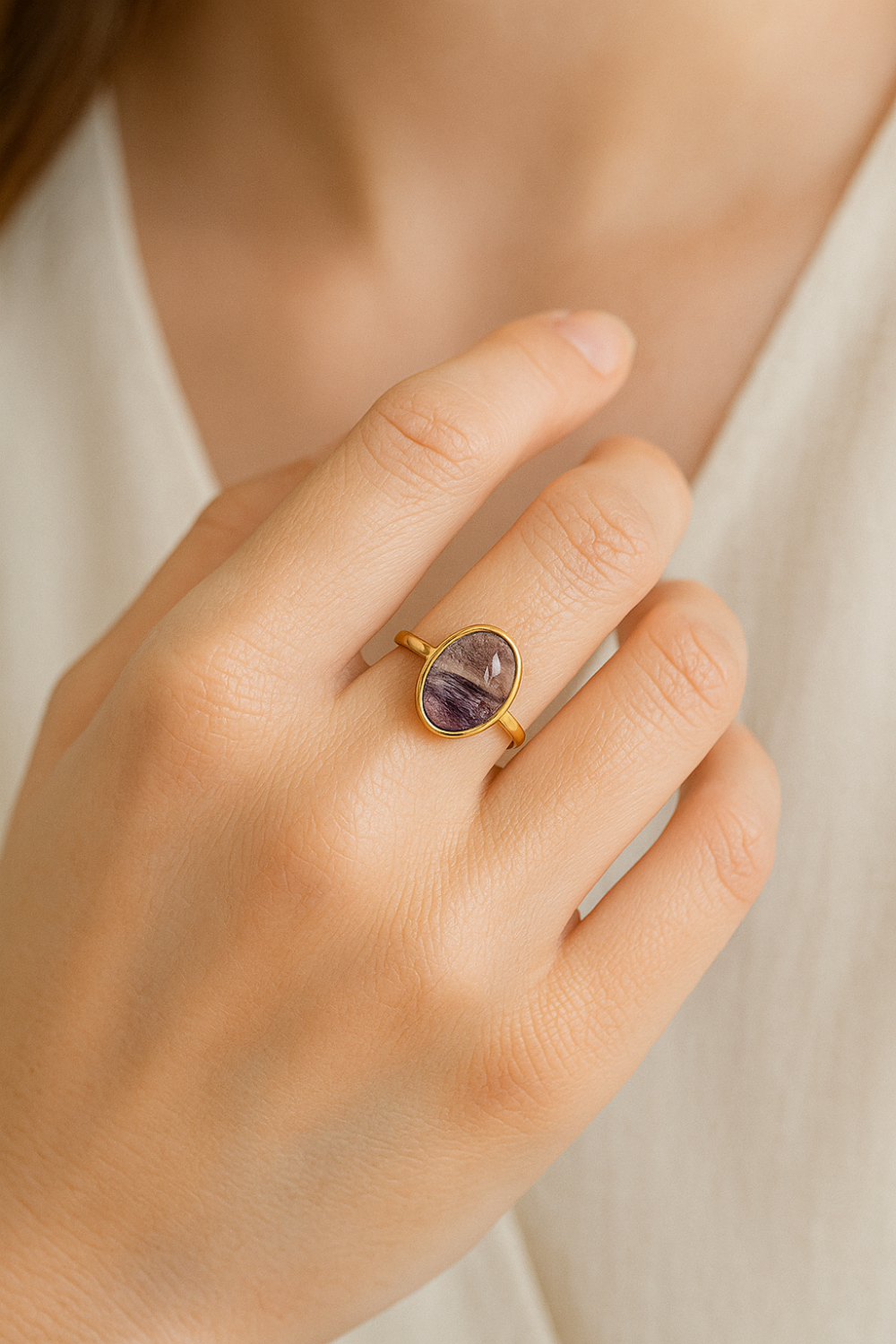 佩戴紫幽靈沒有絕對規則～也可以根據每日狀況和需求交替佩戴，例如工作日戴左手吸收能量；假日戴右手釋放壓力。