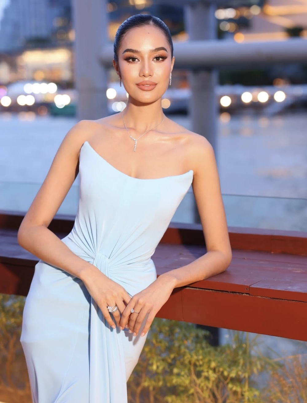 Opal是一個笑容燦爛的女孩,熱愛表達、關心社會議題。