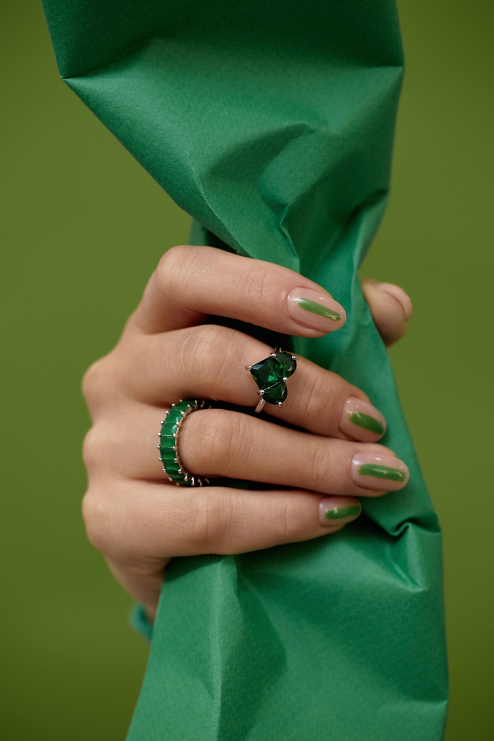 根據能量學的觀點，人體的能量流動有「左手進、右手出」