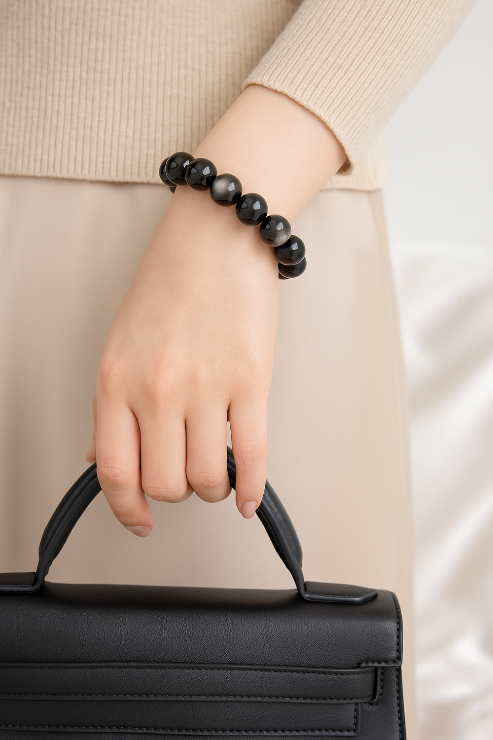 銀曜石能量強勁而多元，因而在靈性圈中備受推崇。