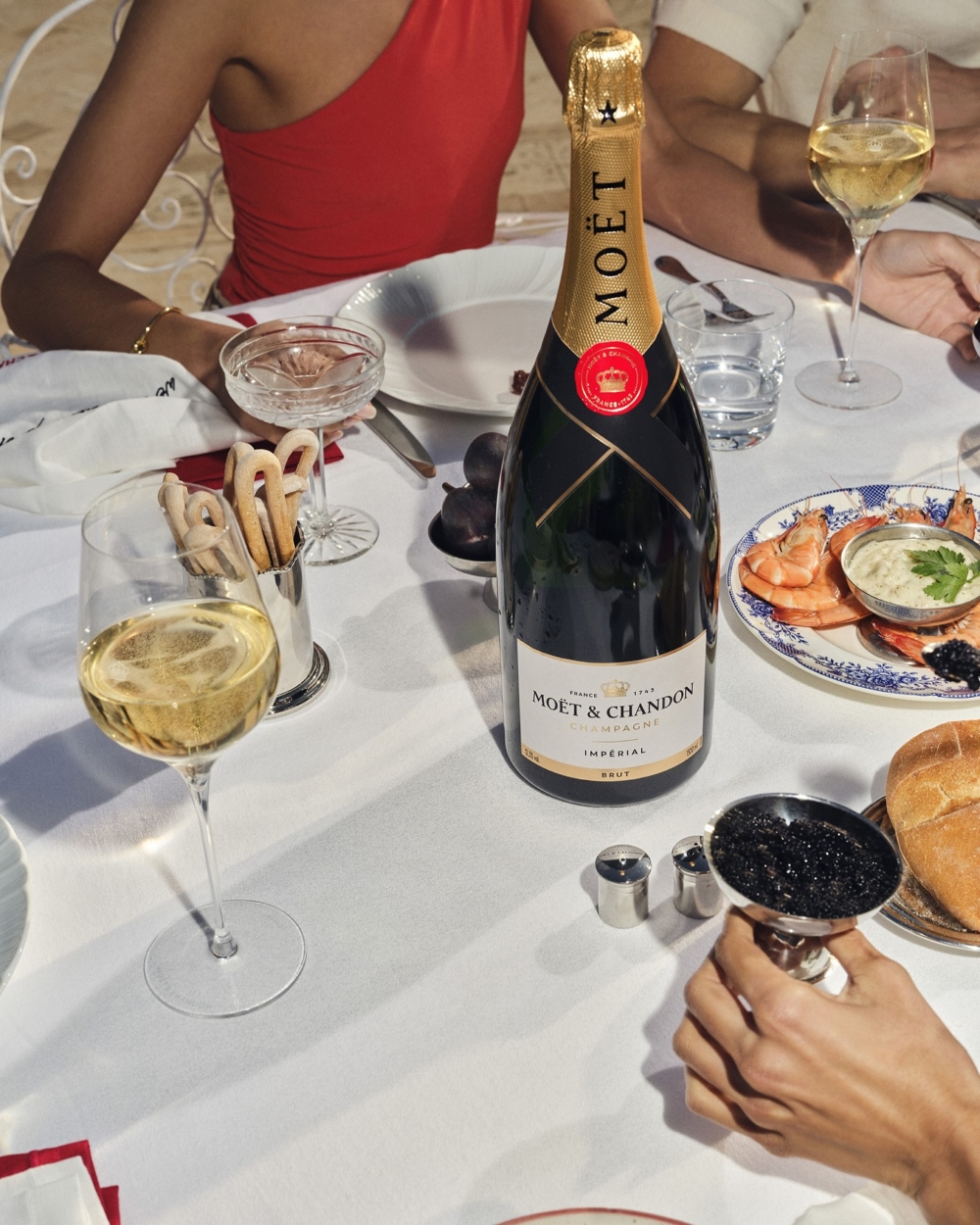 到了2020年代，你走進任何一個百貨櫃位，幾乎都在「逛LVMH」