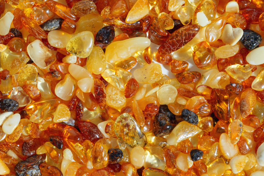 金黃或橘紅色愈純淨明亮,價值愈高,展現耀眼砂金效應。