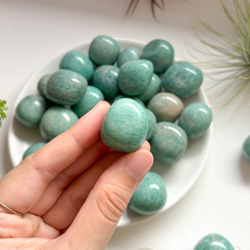 天河石以其溫和而穩定的能量聞名，特別適合現代女性在快節奏生活