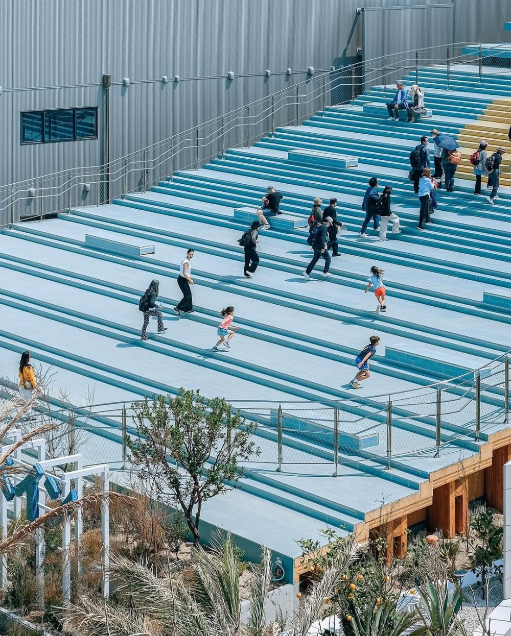 西班牙館建築設計美學:從外觀閱讀一場藍色藝術