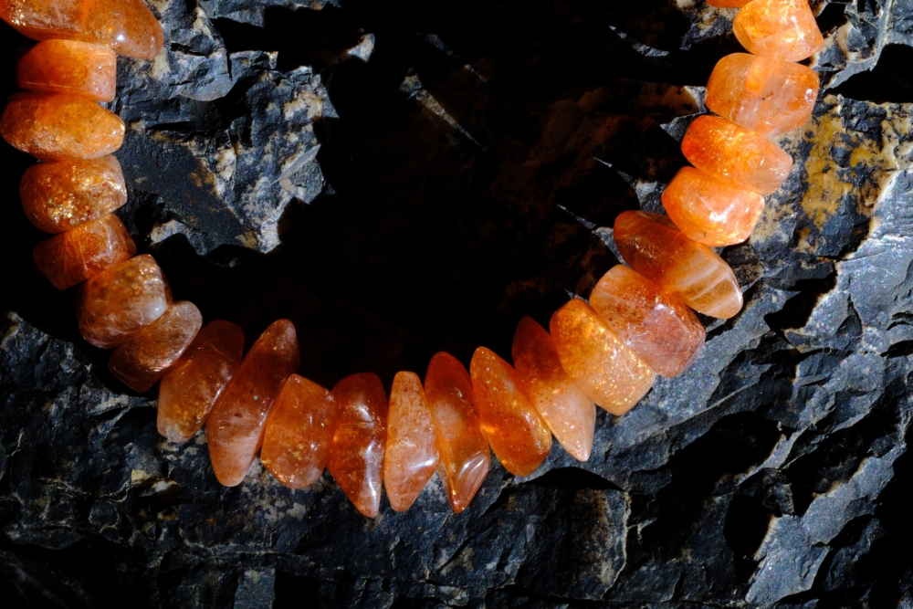 金太陽石的佩戴位置會影響其能量流向與效果表現