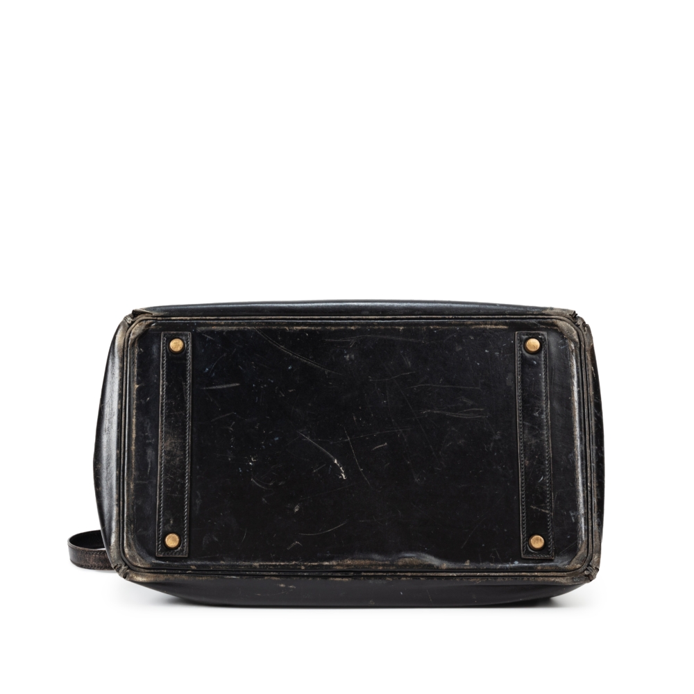 原版Birkin Bag的底部鉚釘