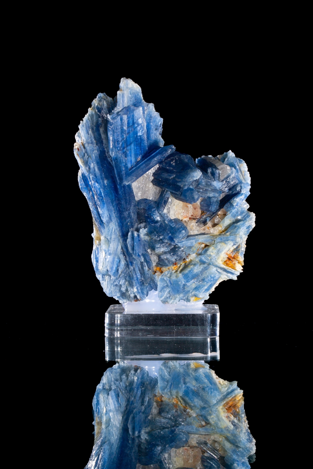 藍晶石擺放在家中北方，對應事業運和智慧方位，幫助目標明確和方向穩定。