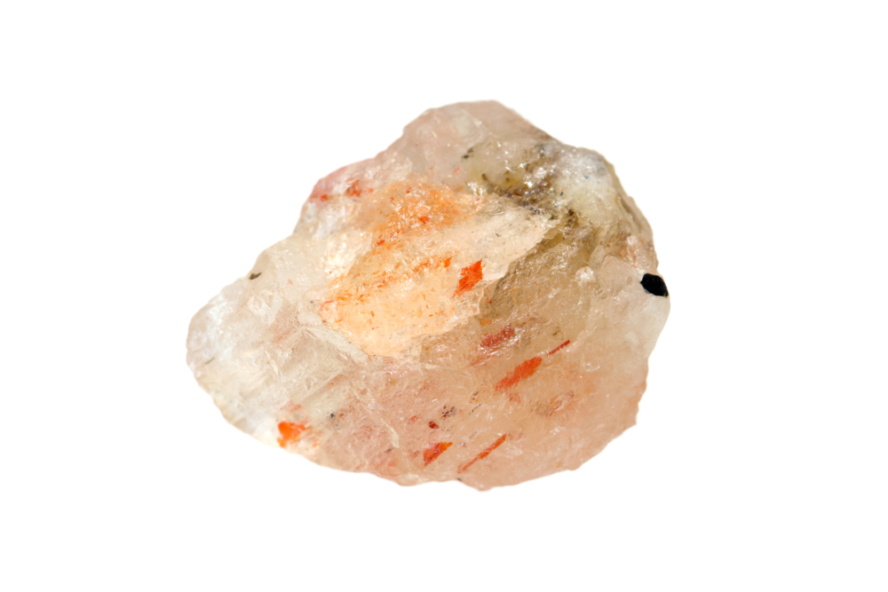太陽石(Sunstone)是長石家族的一種,內含赤鐵礦、針鐵礦或銅等金屬礦物,在光線下會閃現「砂金效應」,散發金黃、橘紅等溫暖光芒。