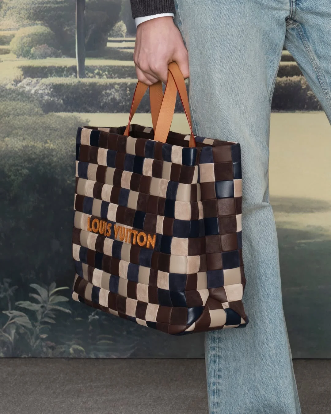 Monogram Surplus這個全新演化的經典圖騰，是整個包款系列的靈魂