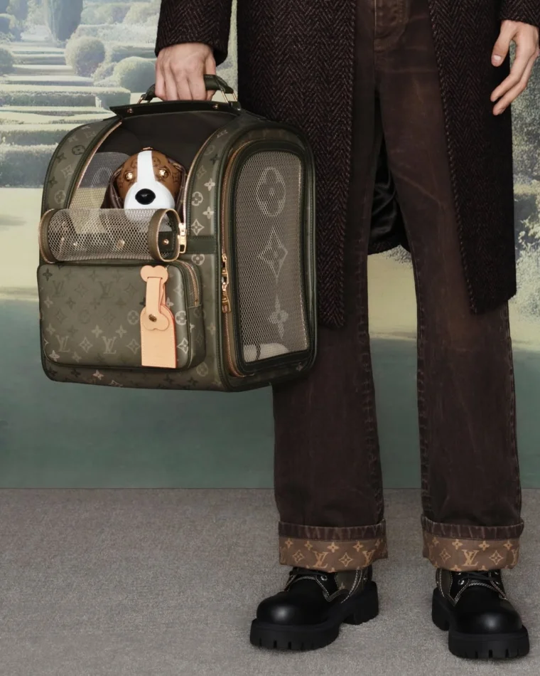 即使是帶著寵物外出，也能時髦至極