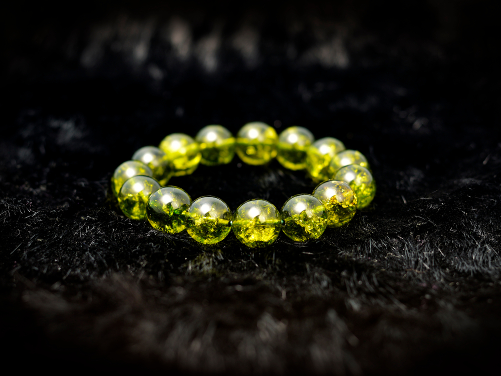 作為療癒系的天然寶石，橄欖石被認為擁有多種身心靈功效。