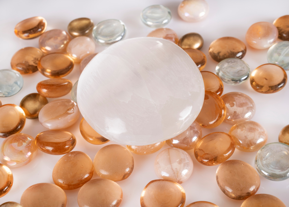 透石膏的穩定與療癒能量，特別適合巨蟹座、雙魚座、處女座和天秤座。