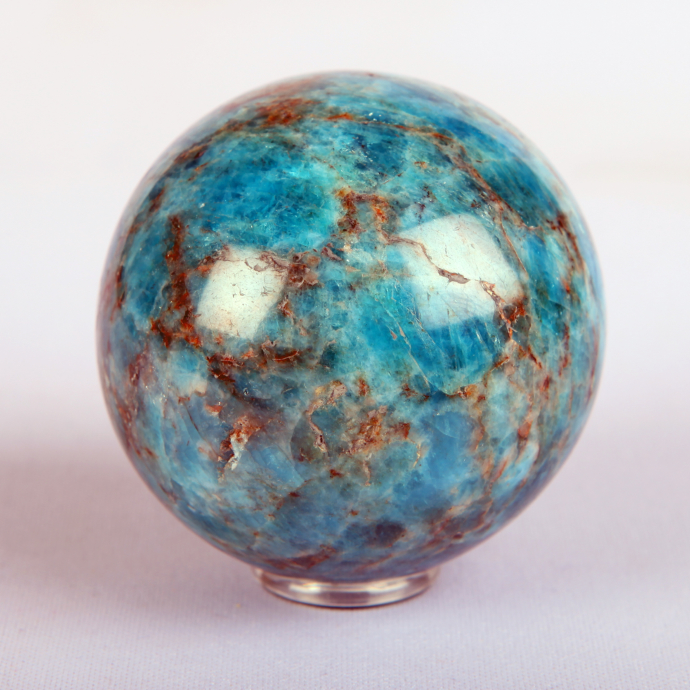 磷灰石在情緒調和與內在成長方面都能給出超高能量。