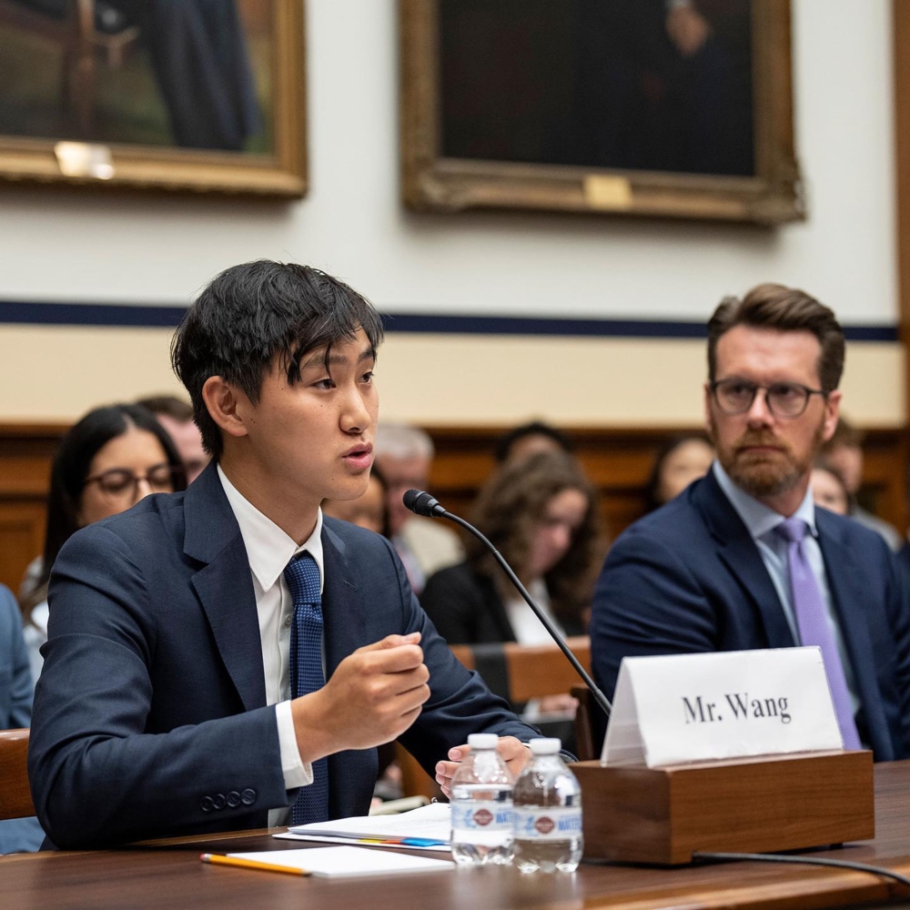 28 歲 AI 富豪 Alexandr Wang