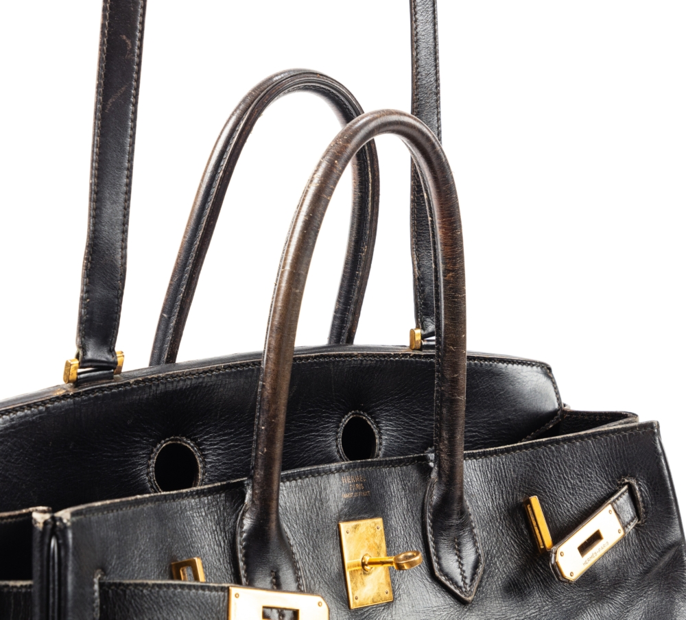 原版Birkin Bag扣環上的金屬環是封閉的