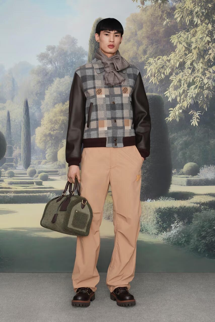 Monogram Surplus這個全新演化的經典圖騰，是整個包款系列的靈魂