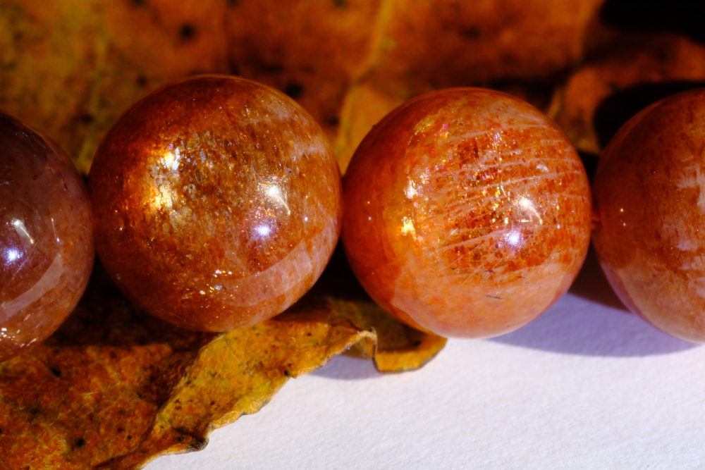 金太陽石被譽為「情緒的太陽」，正因為它擁有強大的正能量能調節心理狀態、激發積極思維