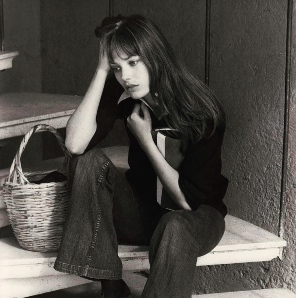 手袋還附有珍貴的證明文件，包括1994年由Jane Birkin簽名的慈善拍賣證書