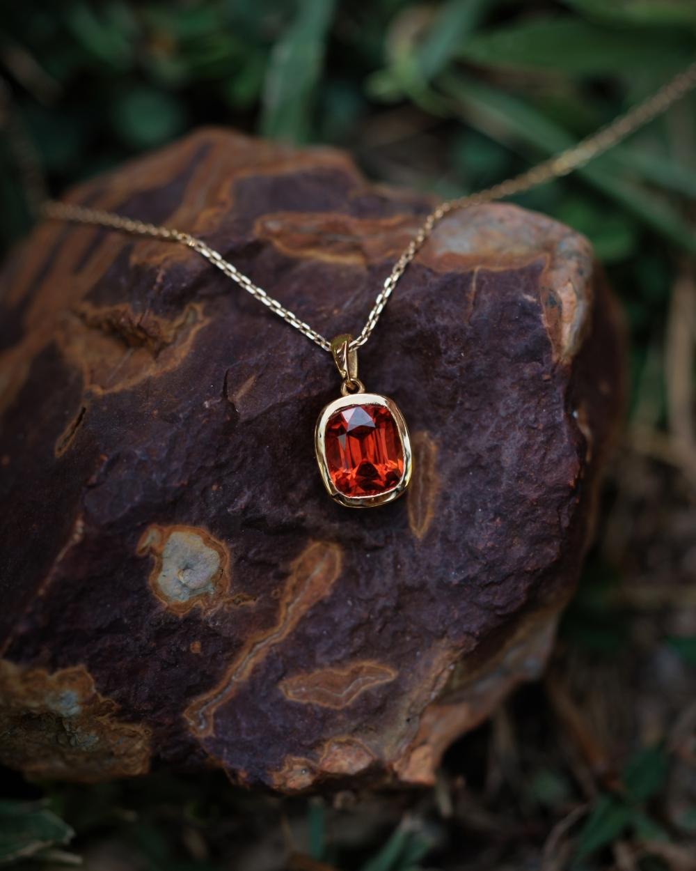 可以依據自己的需求佩戴左右手，又或是當做項鏈佩戴