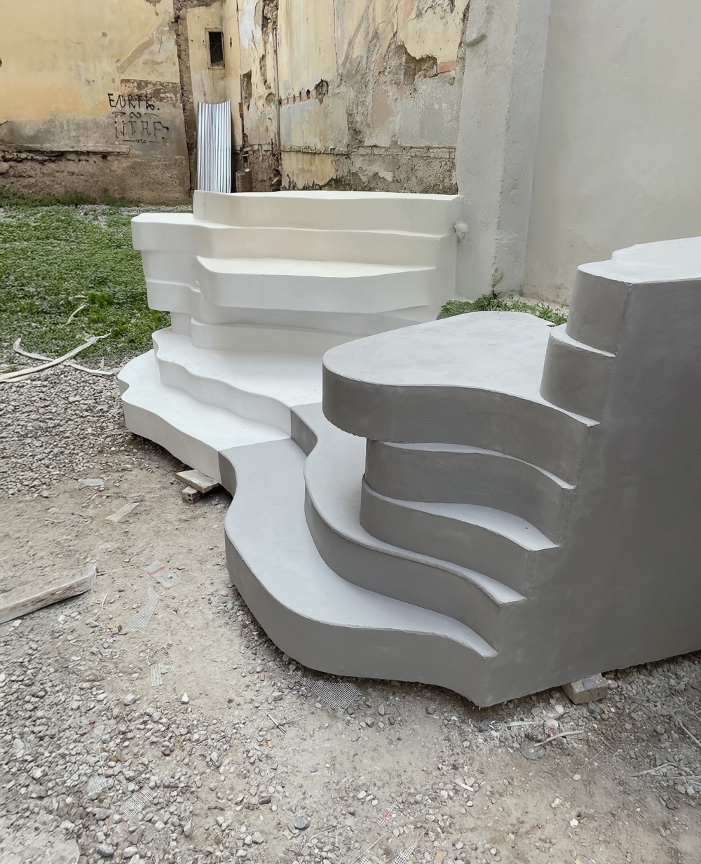 乳白混凝土 x 封蠟橡木 x 金屬的中性協奏