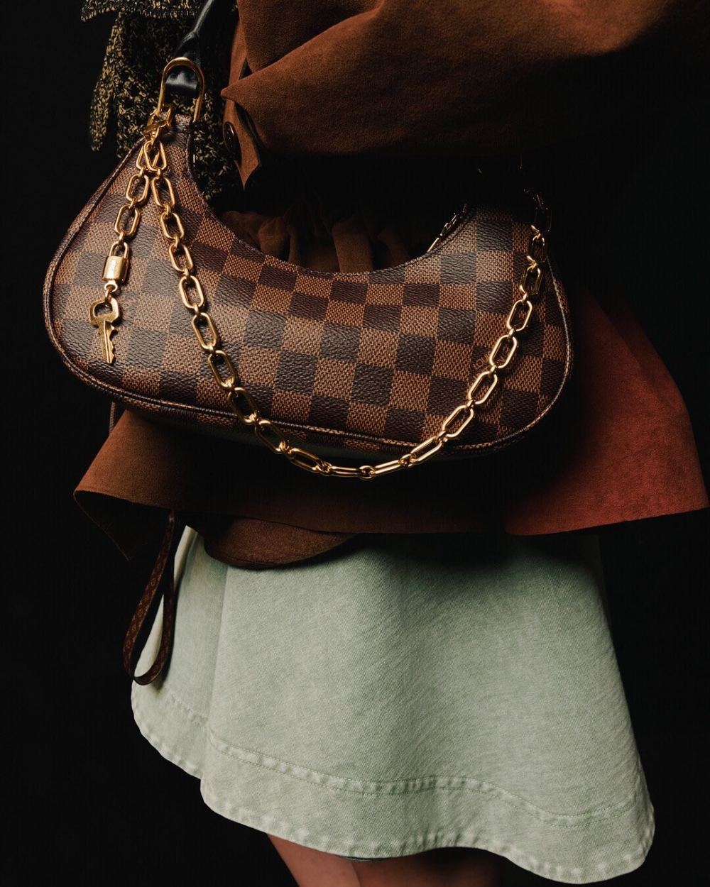 當時GUCCI發言人直接對外放話：「Louis Vuitton的手袋是塑膠做的」