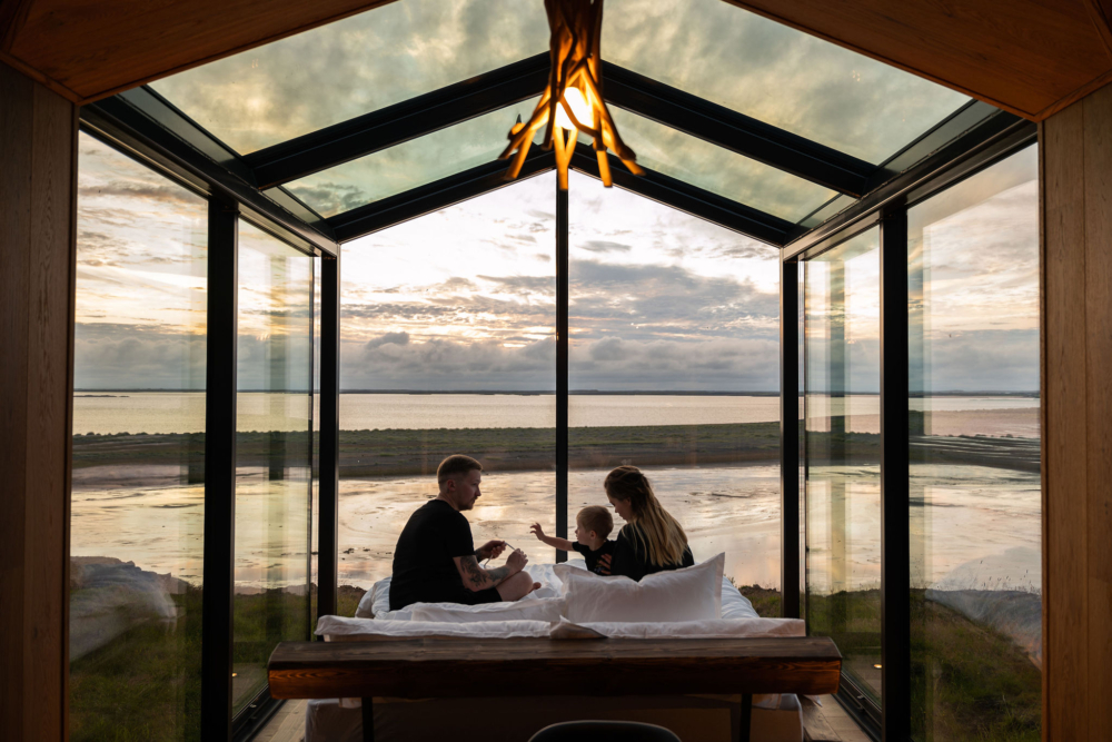 暖氣的玻璃屋頂，搭配金屬氧化物材質，確保最佳景觀通透度。