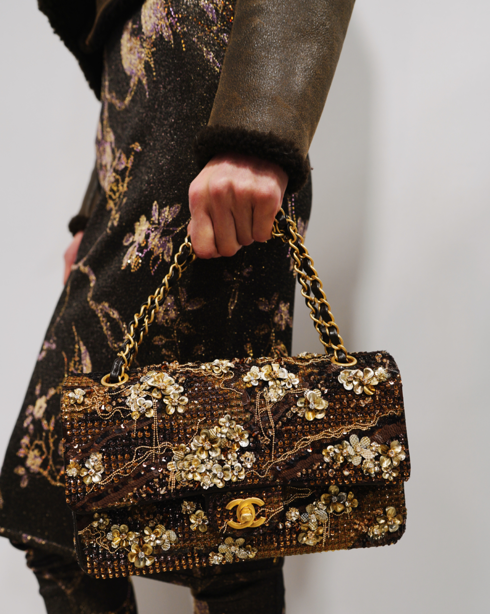 CHANEL 2025 工坊系列CHANEL 珠飾刺繡 11.12 翻蓋包