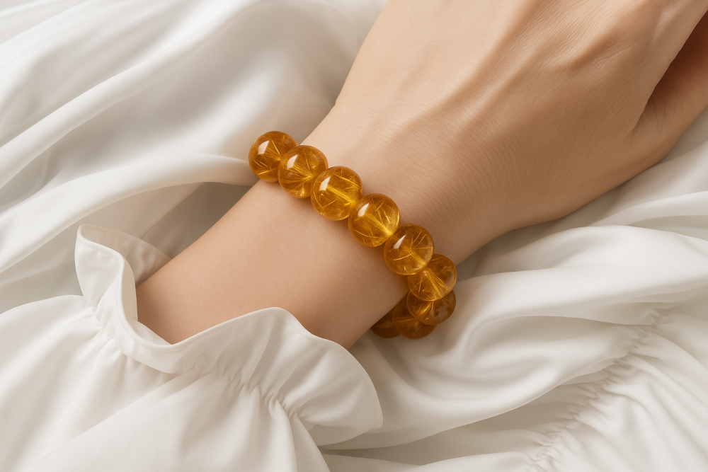 金鈦晶需要定期淨化與保養,以維持其能量純淨與外觀光澤