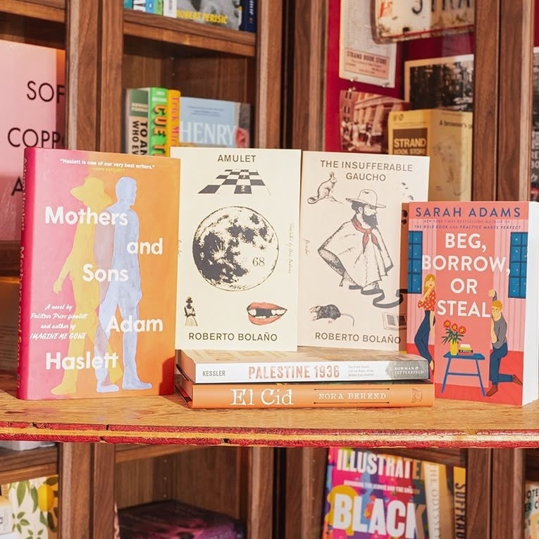 堆積如山的二手書，這裡還有閃閃發亮的新書