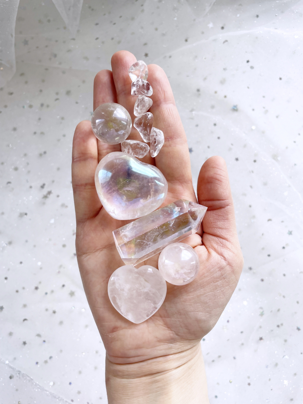 不要將白水晶和來路不明或帶有負面氣息的物品放在一起,以免影響其純淨能量。