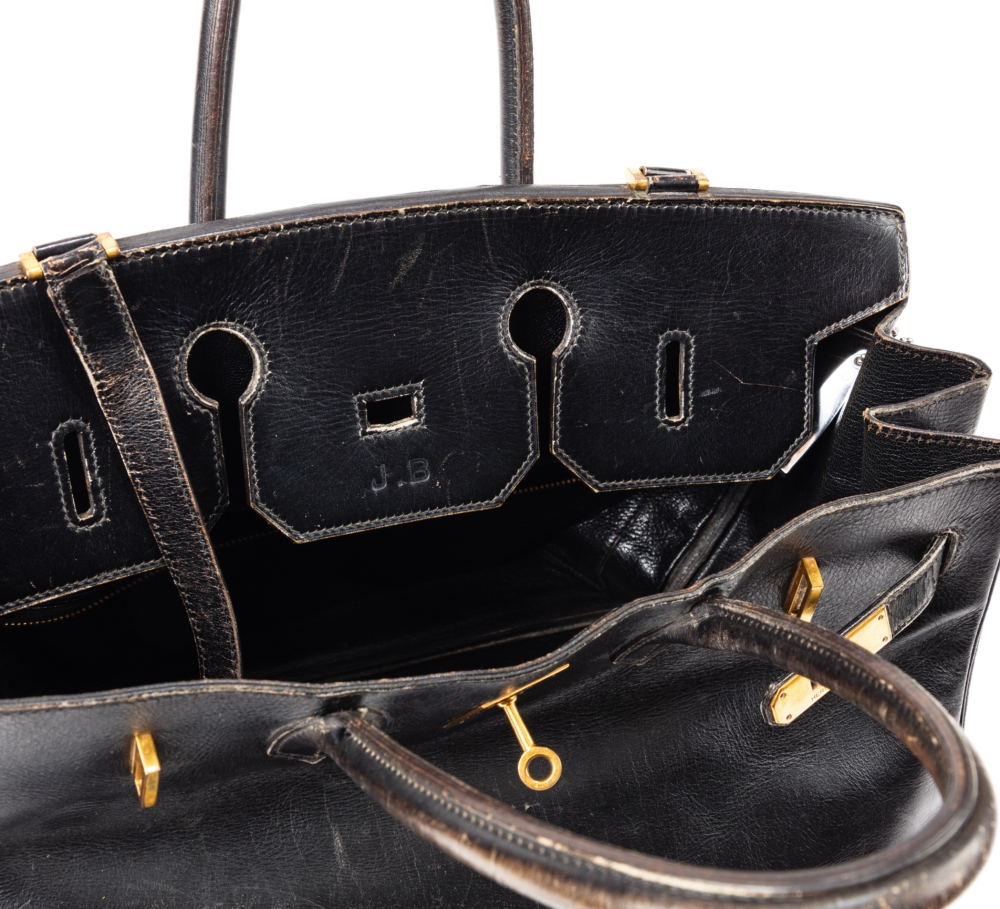 原版Birkin Bag是為了Jane Birkin製作，因此有許多個人化特徵