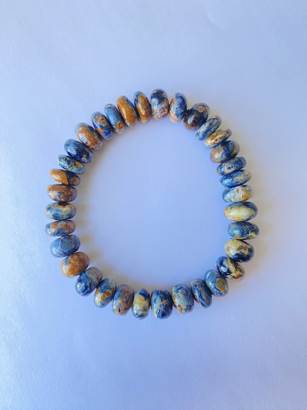 在快節奏的現代生活中，彼得石不僅是靈性工具，也成為時尚與功能的結合。