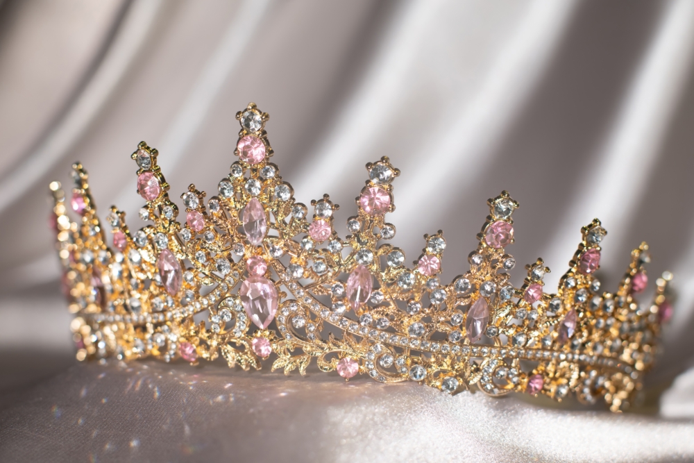 摩根石在市場上雖然不像鑽石有明確的4C分級體系,但行內仍依據其品質差異將摩根石區分等級,作為價格和收藏價值的衡量依據。