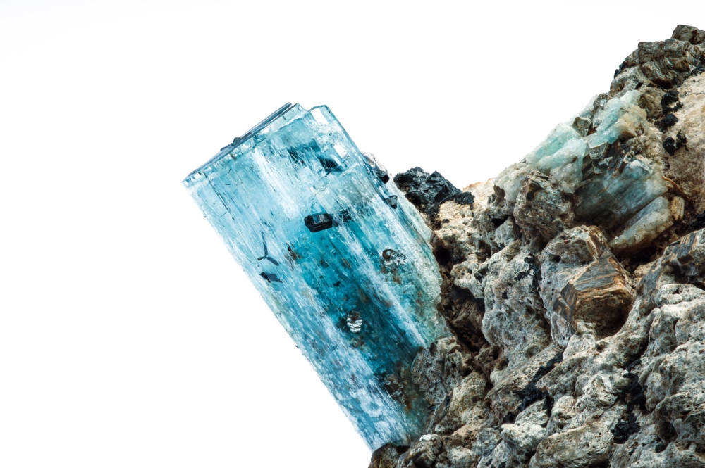 海藍寶不只是外表迷人的寶石，更蘊含多種身心療癒能量，包括平靜心靈、舒緩壓力、提升溝通力和增強勇氣等～