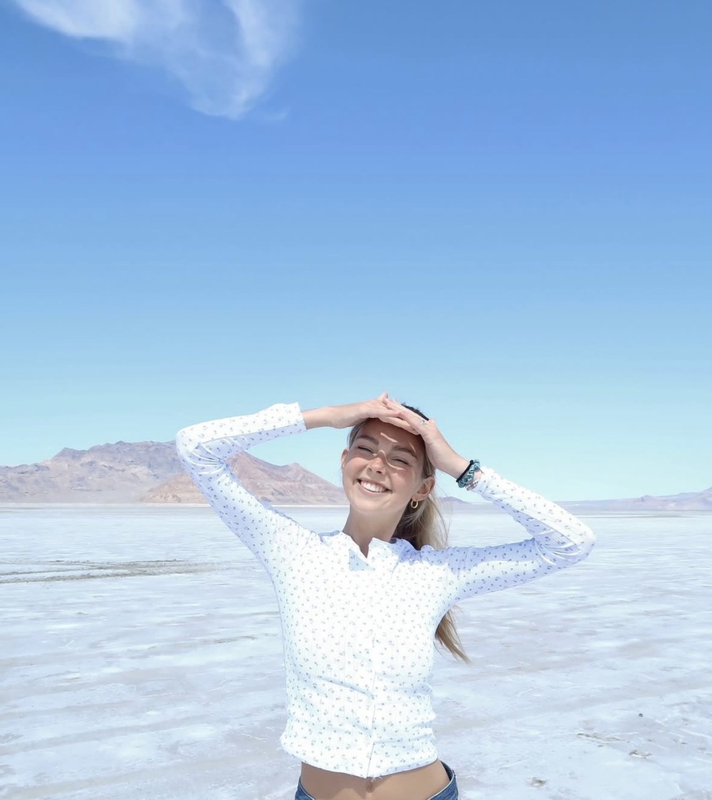 她一邊治療、一邊保持社交與活動,是可能也是值得鼓勵的治療模式。