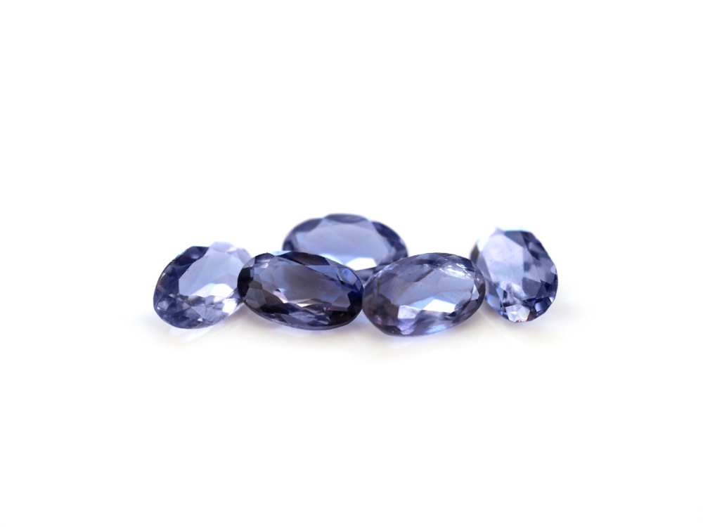 如果經常處於高壓或是靈性工作者就非常適合佩戴堇青石喇~