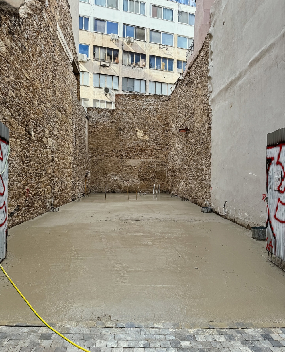 荒蕪倉庫的極簡改造