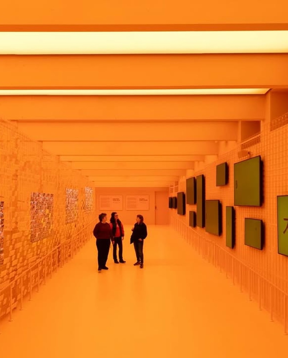 360度環場投影映照出西班牙各地絢爛多元的風光與文化景象