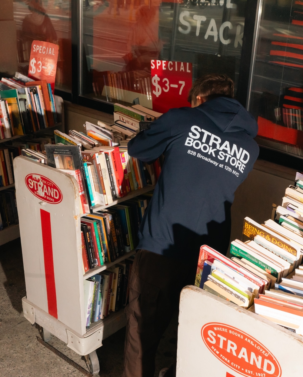 地標的頭銜再閃亮，也抵不過讓這間書店能自在呼吸、活下去的自由