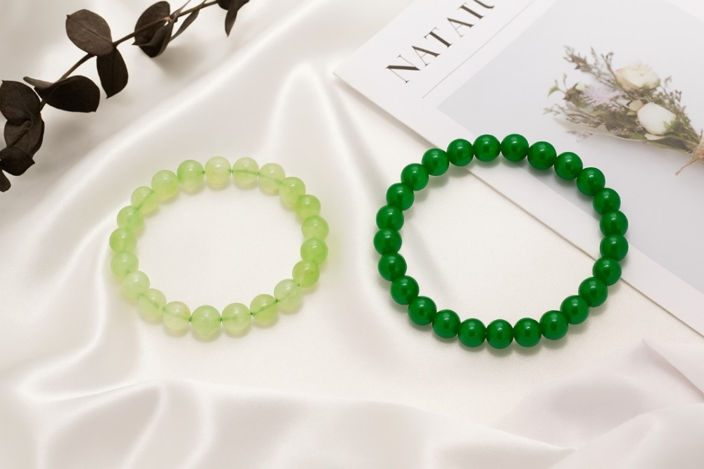 葡萄石與翡翠從外觀顔色上就已經有差別,但除了這個,翡翠跟玉哪裡不一樣?