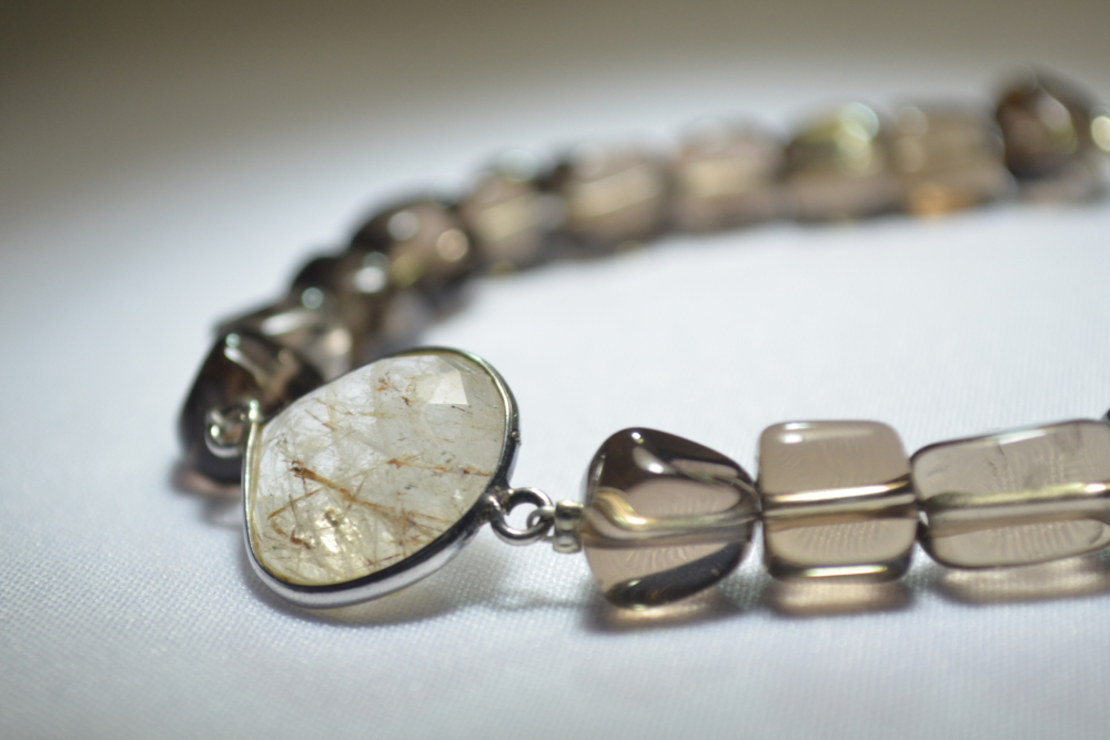 為延長茶晶功效並保持最佳狀態，淨化與保養方式非常必要