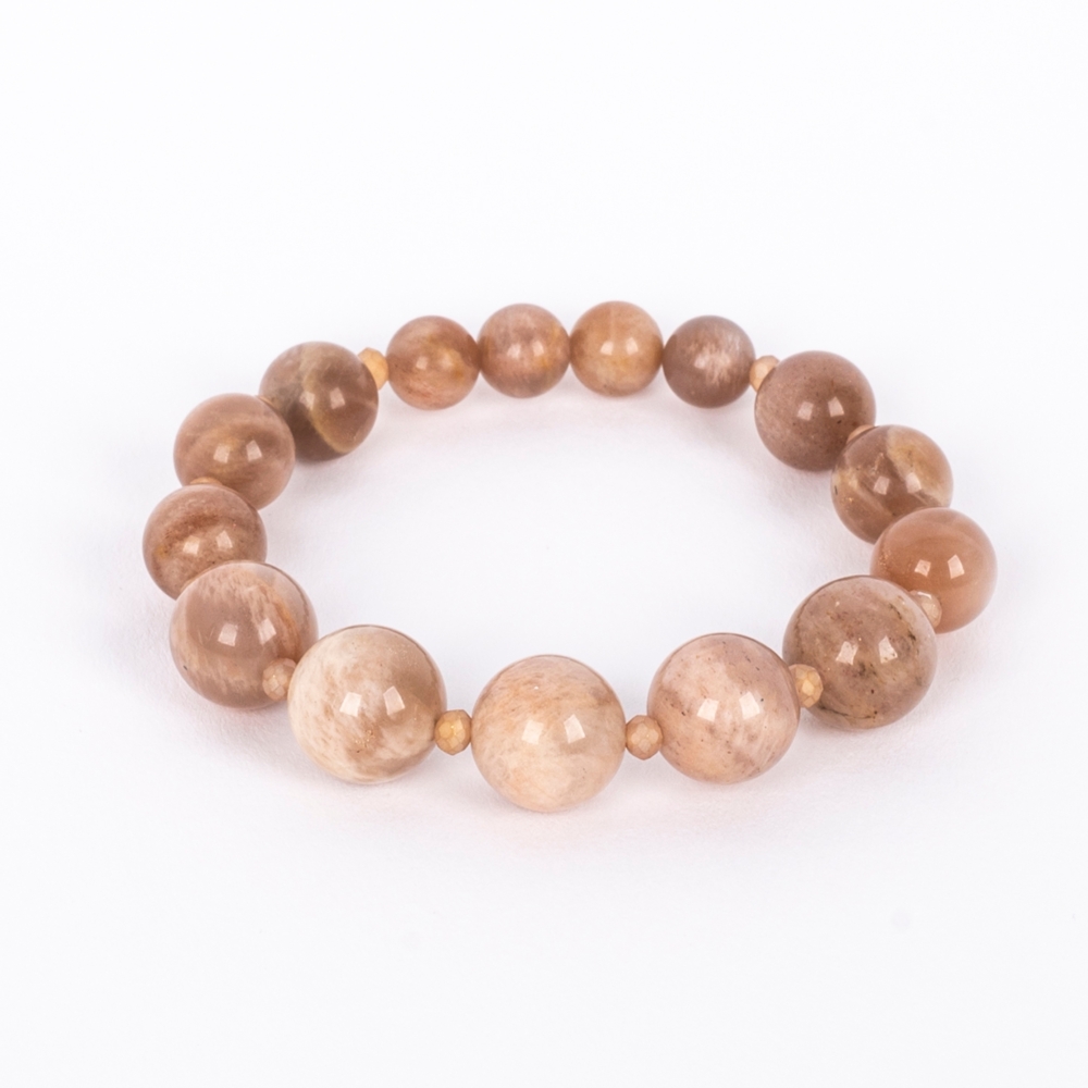 太陽石陽性能量較強,建議適量佩戴,避免情緒過於亢奮或焦躁