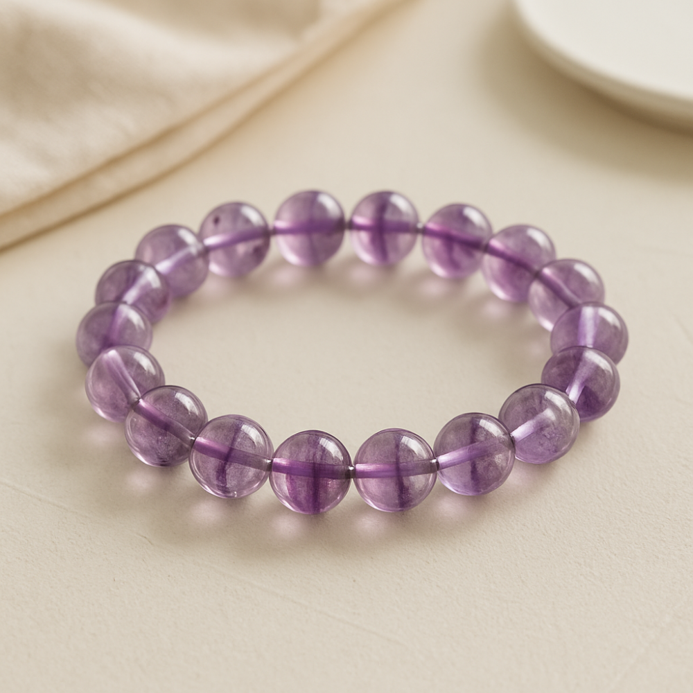 紫幽靈對熱和陽光較敏感，長時間曝曬可能導致退色或能量流失，避免放在車內、窗邊或強光直射處。