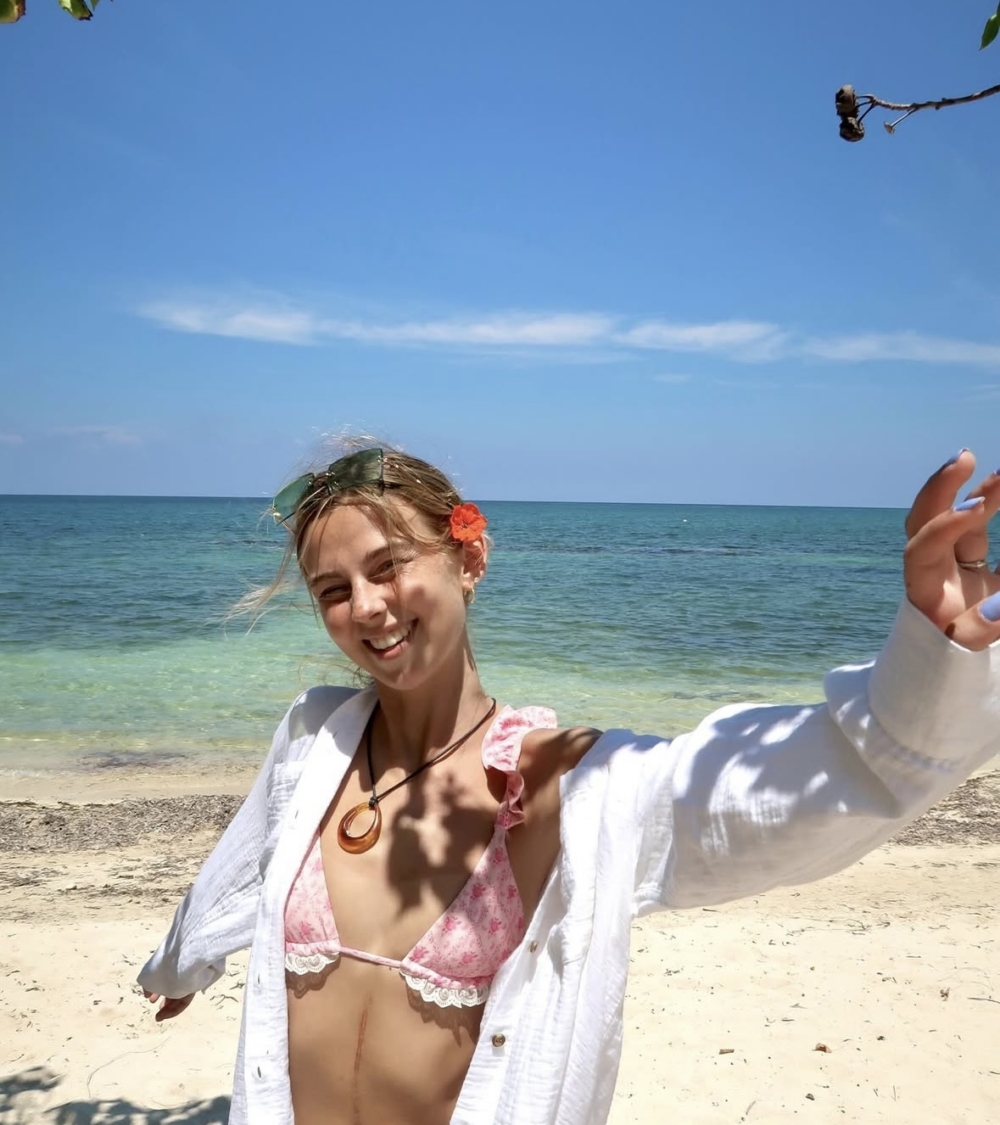 她一邊治療、一邊保持社交與活動,是可能也是值得鼓勵的治療模式。